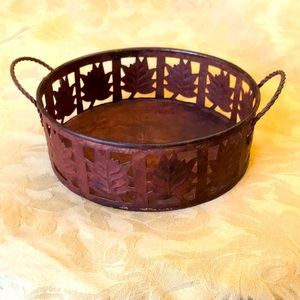 ❇️4/$20 Rustic metal basket